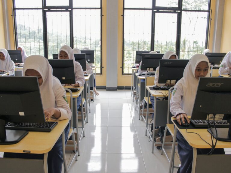 Ekstrakurikuler Komputer 2 - PPDB MTs.Falahul Huda